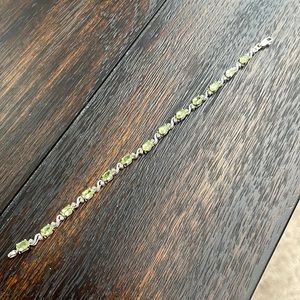 Womens bracelet, peridot birthstone